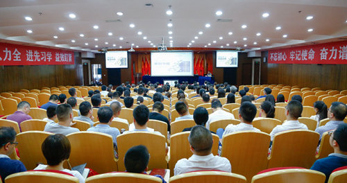 宜化集團黨委中心組傳達學(xué)習(xí)全國安全生產(chǎn)電視電話會議精神(圖1) 宜化集團黨委中心組傳達學(xué)習(xí)全國安全生產(chǎn)電視電話會議精神(圖1)