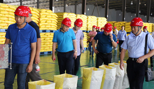 攜手同行 共筑未來——宜化集團(tuán)召開2019年保險(xiǎn)粉客戶洽談會(huì)(圖2) 攜手同行 共筑未來——宜化集團(tuán)召開2019年保險(xiǎn)粉客戶洽談會(huì)(圖2)