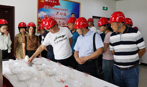 攜手同行 共筑未來——宜化集團(tuán)召開2019年保險(xiǎn)粉客戶洽談會(huì)(圖1) 攜手同行 共筑未來——宜化集團(tuán)召開2019年保險(xiǎn)粉客戶洽談會(huì)(圖1)