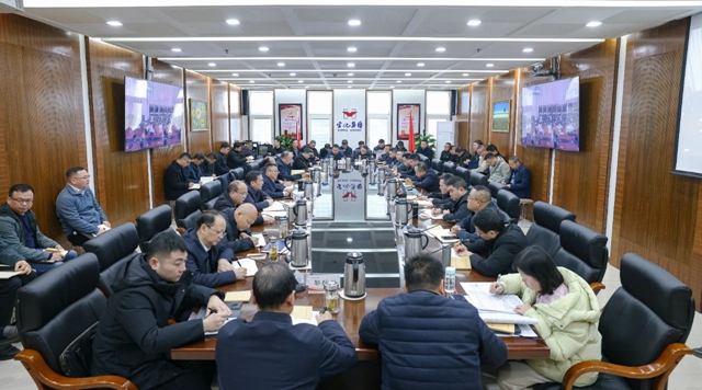 集團(tuán)黨委理論學(xué)習(xí)中心組開展專題學(xué)習(xí)(圖1) 集團(tuán)黨委理論學(xué)習(xí)中心組開展專題學(xué)習(xí)(圖1)