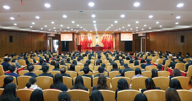 宜化集團(tuán)領(lǐng)導(dǎo)班子深入貫徹中央八項(xiàng)規(guī)定精神學(xué)習(xí)教育讀書班開(kāi)班(圖1) 宜化集團(tuán)領(lǐng)導(dǎo)班子深入貫徹中央八項(xiàng)規(guī)定精神學(xué)習(xí)教育讀書班開(kāi)班(圖1)