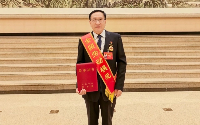 祝賀！新疆宜化礦業(yè)龐建將榮獲全國(guó)勞動(dòng)模范