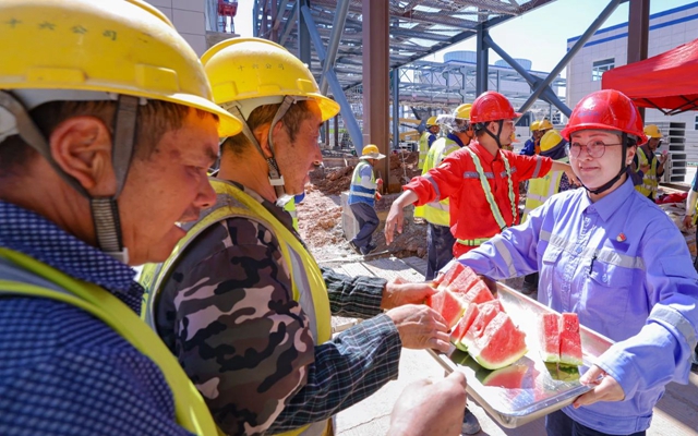 酷暑送清涼，關懷沁人心！宜化田家河園區(qū)全力保障職工高溫作業(yè)安全