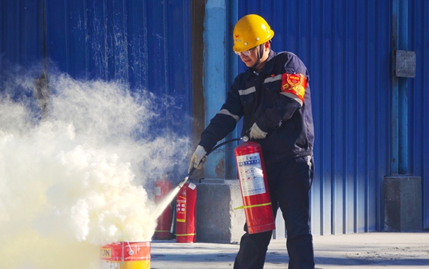 以練促防!內(nèi)蒙古宜化開展消防技能比武活動(圖1) 以練促防!內(nèi)蒙古宜化開展消防技能比武活動(圖1)